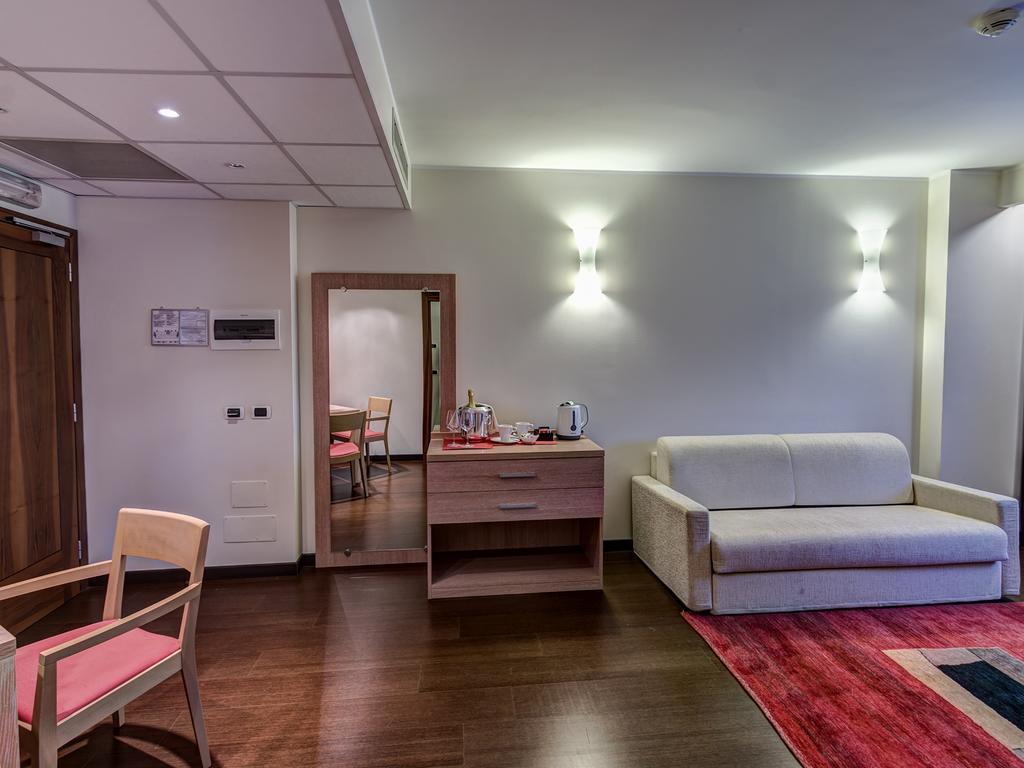 Hotel Capital Rovigo Esterno foto