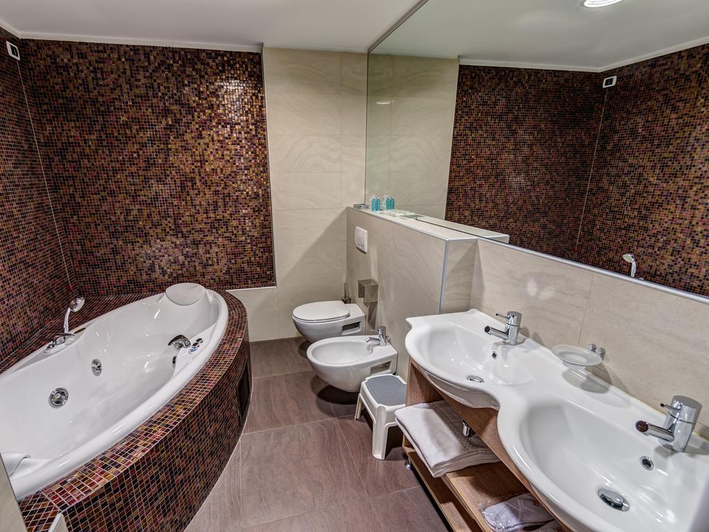 Hotel Capital Rovigo Esterno foto