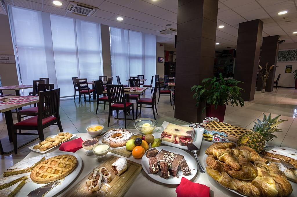 Hotel Capital Rovigo Esterno foto